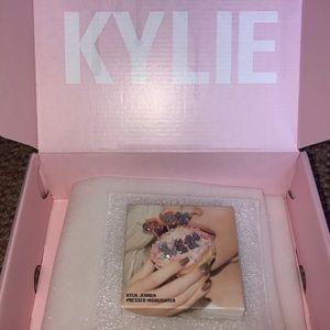 Kylie Cosmetics Birthday Edition Highlighter